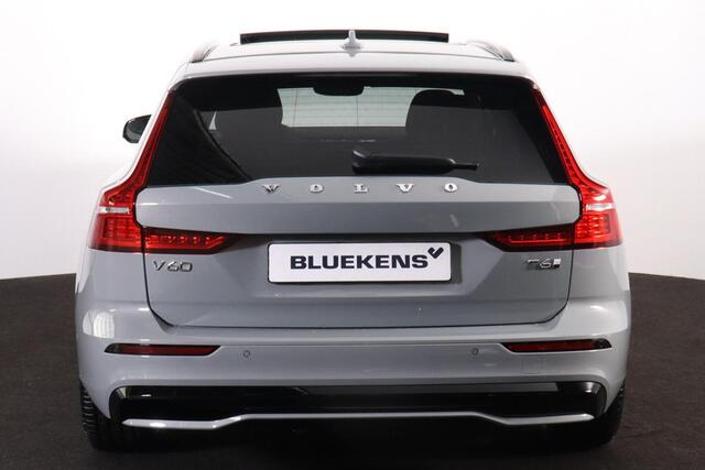 Volvo V60 T6 Recharge AWD Plus Dark - Panorama/schuifdak - IntelliSafe Assist & Surround - 360º Camera - Harman/Kardon audio - Verwarmde voorstoelen, stuur & achterbank - Parkeersensoren voor & achter - Elektr. bedienb. voorstoelen met geheugen - Head up display - Extra getint glas - 19' LMV