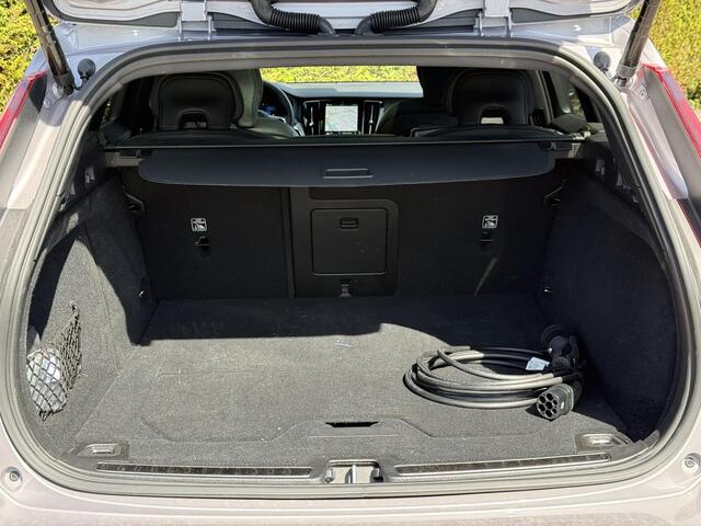Volvo V60 T8 Plug-in hybrid AWD Plus Dark | Blis | Trekhaak | Pano dak | Keyless | Elektrische stoelen | Head up display | 360 camera | Stuur en stoel verwarming | Harman / kardon audio | Cruise control |