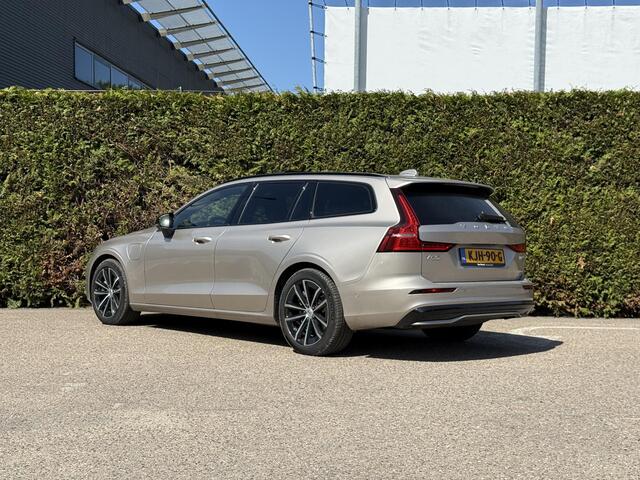 Volvo V60 T8 Plug-in hybrid AWD Plus Dark | Blis | Keyless | Trekhaak | 360 camera | Elektrische stoelen | Head up display | Pano dak | Harman & kardon audio | Stuur en stoel verwarming | Cruise control |