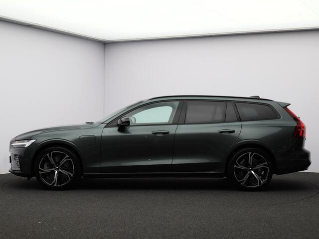 Volvo V60 2.0 T6 Plug-in hybrid AWD Ultra Dark / Head-Up Display / Bowers & Wilkins Audio / Stoelmassage / 360 camera / Pano. dak / Stoelventilatie / Elektr. stoelverstelling / Stoel-, stuur- & achterbankverwarming / BLIS