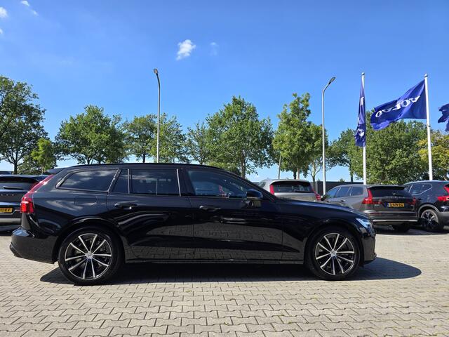 Volvo V60 2.0 T8 Plug-in hybrid AWD Plus Dark | Head-up | Schuif/kanteldak | Trekhaak | Pilot Assist | BLIS | H&K Audio |