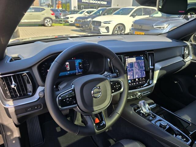 Volvo V60 2.0 T8 Plug-in hybrid AWD Plus Dark | Head-up | Schuif/kanteldak | Trekhaak | Pilot Assist | BLIS | H&K Audio |