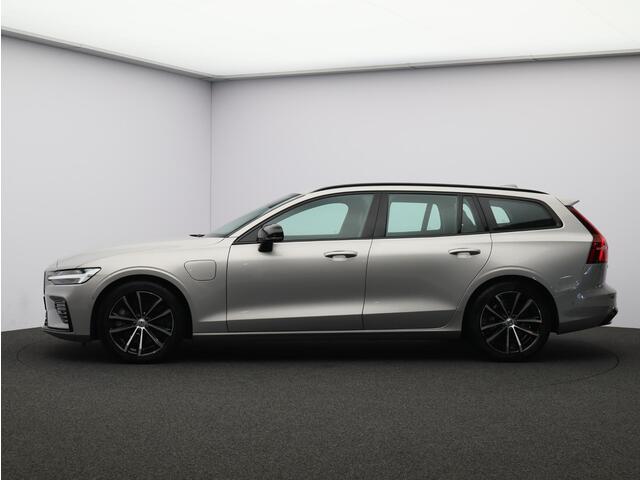 Volvo V60 T6 AWD Plug-in hybrid AWD Plus Dark Stoel verwarming / Trekhaak / Cruise control / Memory seats / Voorruit verwarming / All Season banden / 20" /