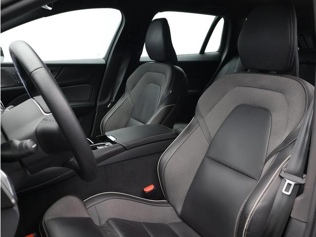 Volvo V60 T6 AWD Plug-in hybrid AWD Plus Dark Stoel verwarming / Trekhaak / Cruise control / Memory seats / Voorruit verwarming / All Season banden / 20" /