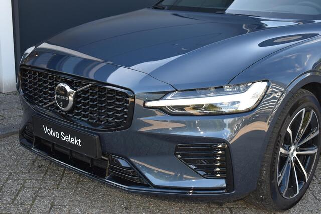 Volvo V60 T8 Plug-in hybrid AWD Plus Dark | Panoramadak | Trekhaak | Verwarmbare voorstoelen, achterbank en stuurwiel | Head-up display | 360 graden camera | Premium audio by Harman Kardon |