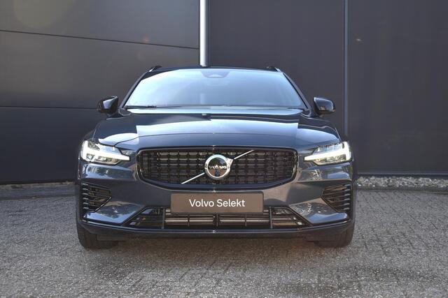 Volvo V60 T8 Plug-in hybrid AWD Plus Dark | Panoramadak | Trekhaak | Verwarmbare voorstoelen, achterbank en stuurwiel | Head-up display | 360 graden camera | Premium audio by Harman Kardon |