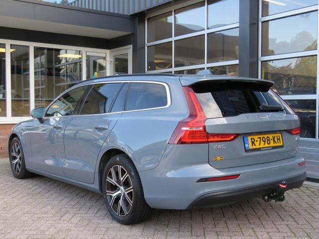 Volvo V60 2.0 B3 CORE / Trekhaak 1800kg / Camera / Stoelenstuurverw. / BOVAG garantie