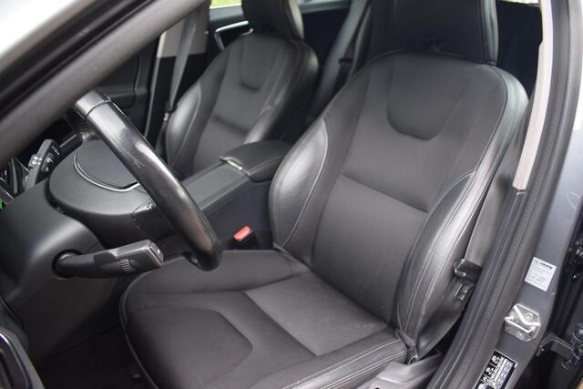 Volvo V60 1.5 T3 Momentum Autm. |NAVIGATIE|XENON|PDC|STOELVW