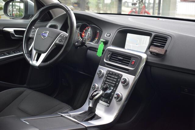 Volvo V60 1.5 T3 Momentum Autm. |NAVIGATIE|XENON|PDC|STOELVW