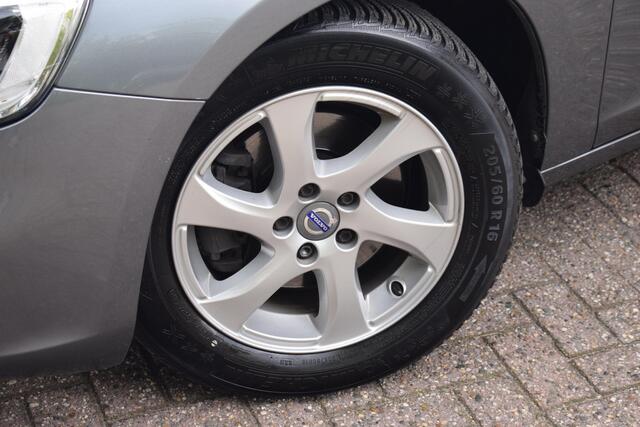 Volvo V60 1.5 T3 Momentum Autm. |NAVIGATIE|XENON|PDC|STOELVW