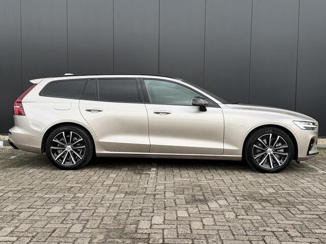 Volvo V60 2.0 T8 Plug-in hybrid AWD Plus Dark /head up display/ 360 camera /Panorama dak / trekhaak/ Harman & Kardon / Memory /