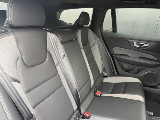 Volvo V60 2.0 T8 Plug-in hybrid AWD Plus Dark /head up display/ 360 camera /Panorama dak / trekhaak/ Harman & Kardon / Memory /