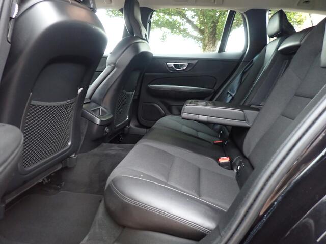 Volvo V60 2.0 B3 Momentun ACC / CARPLAY / CAMERA / STOEL + STUUR VERWARMING / KEYLESS