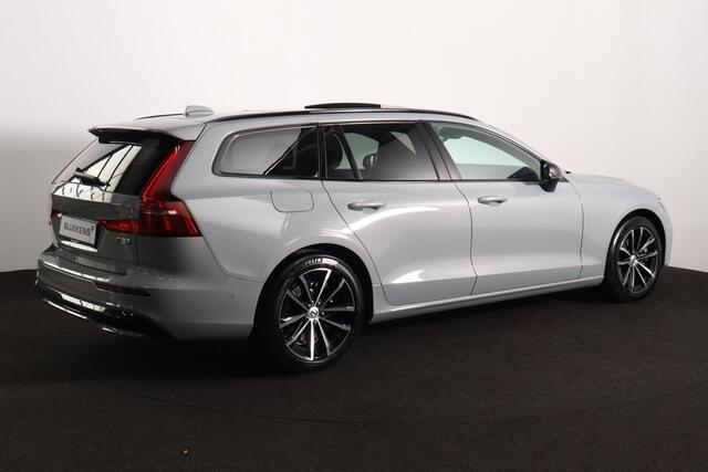 Volvo V60 T8 Recharge AWD Plus Dark - Panorama/schuifdak - IntelliSafe Assist & Surround - 360º Camera - Harman/Kardon audio - Verwarmde voorstoelen, stuur & achterbank - Parkeersensoren voor & achter - Elektr. bedienb. voorstoelen met geheugen - Head up display - Extra getint glas - Inklapbare trekhaak - 18' LMV