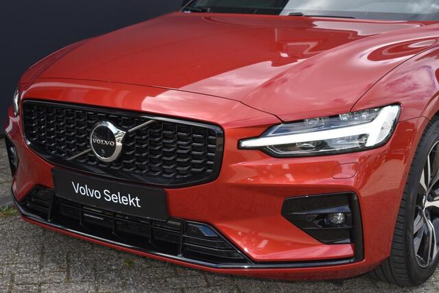 Volvo V60 2.0 B3 Plus Dark l Elektrisch verstelbare voorstoelen + geheugen l 360 graden camera l Harman & Kardon Premium audiosysteem l Trekhaak l Verwarmbare voorstoelen + stuur l Adaptieve cruise control + Pilot Assist l
