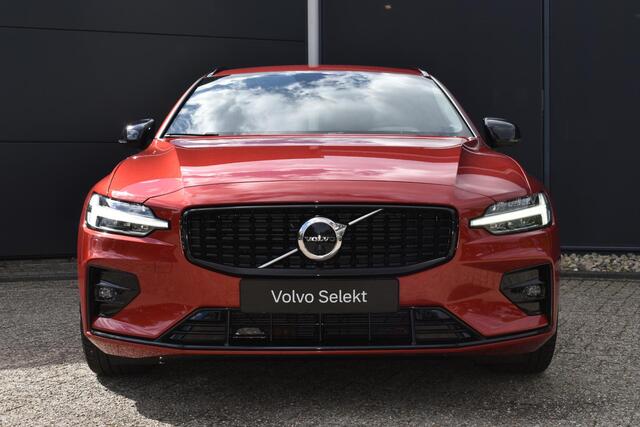 Volvo V60 2.0 B3 Plus Dark l Elektrisch verstelbare voorstoelen + geheugen l 360 graden camera l Harman & Kardon Premium audiosysteem l Trekhaak l Verwarmbare voorstoelen + stuur l Adaptieve cruise control + Pilot Assist l