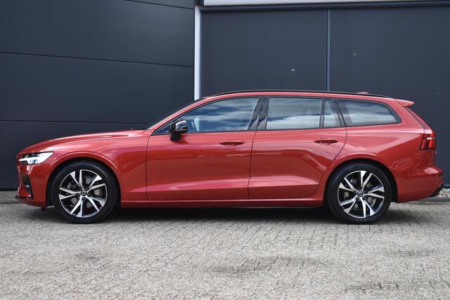 Volvo V60 2.0 B3 Plus Dark l Elektrisch verstelbare voorstoelen + geheugen l 360 graden camera l Harman & Kardon Premium audiosysteem l Trekhaak l Verwarmbare voorstoelen + stuur l Adaptieve cruise control + Pilot Assist l