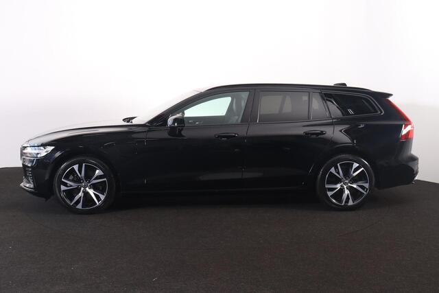 Volvo V60 T6 Recharge AWD R-Design - IntelliSafe Assist - Adaptieve LED koplampen - Parkeercamera achter - Parkeersensoren voor & achter - Elektr. bedienb. voorstoelen met geheugen links - Extra getint glas - Inklapbare trekhaak - 18' LMV