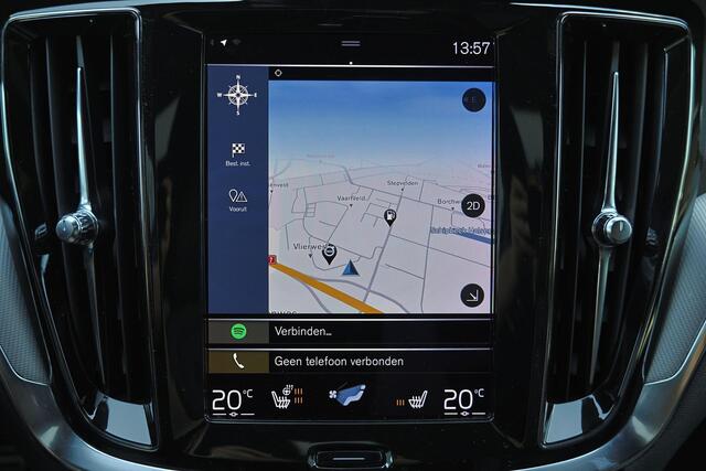 Volvo V60 T6 Recharge AWD R-Design - IntelliSafe Assist - Adaptieve LED koplampen - Parkeercamera achter - Parkeersensoren voor & achter - Elektr. bedienb. voorstoelen met geheugen links - Extra getint glas - Inklapbare trekhaak - 18' LMV