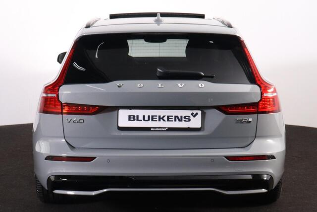 Volvo V60 T8 Recharge AWD Plus Dark - Panorama/schuifdak - IntelliSafe Assist & Surround - 360º Camera - Harman/Kardon audio - Verwarmde voorstoelen, stuur & achterbank - Parkeersensoren voor & achter - Elektr. bedienb. voorstoelen met geheugen - Head up display - Extra getint glas - Inklapbare trekhaak - 18' LMV