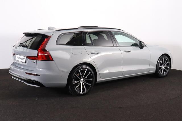 Volvo V60 T8 Recharge AWD Plus Dark - Panorama/schuifdak - IntelliSafe Assist & Surround - 360º Camera - Harman/Kardon audio - Verwarmde voorstoelen, stuur & achterbank - Parkeersensoren voor & achter - Elektr. bedienb. voorstoelen met geheugen - Head up display - Extra getint glas - Inklapbare trekhaak - 18' LMV