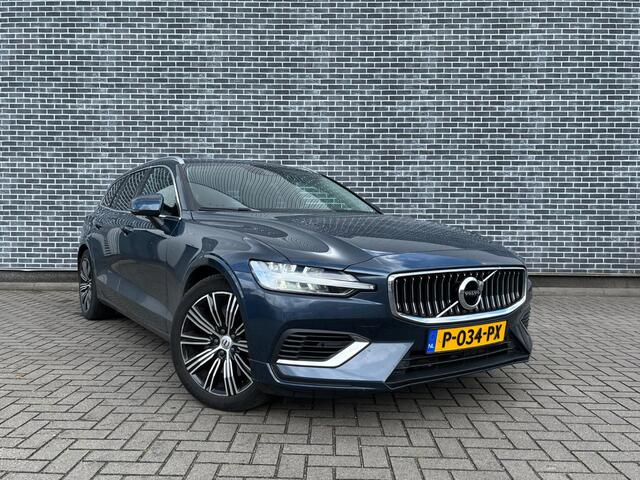 Volvo V60 T6 Plug-in hybrid AWD Ultimate Bright | Long Range | Harman Kardon Audio | Trekhaak | Zitverlenging | Head-Up Display | Panoramadak | Keyless | Camera | Memory | Elek. Stoelen | Adaptieve Cruise Control | Dodehoekdetectie | Stoel-/Stuurverwarming | Lederen Bekleding | Park Assist | Elek. Achterklep | 18 inch Lichtmetalen Velgen