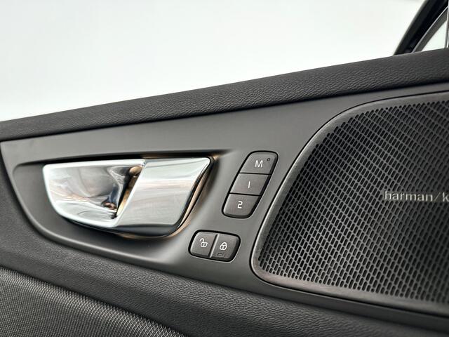 Volvo V60 T8 Plug-in hybrid AWD Plus Dark | SOH 100% | Panoramadak | 360° camera | Head-up display | Harman Kardon | Stoel- en stuurverwarming | Trekhaak