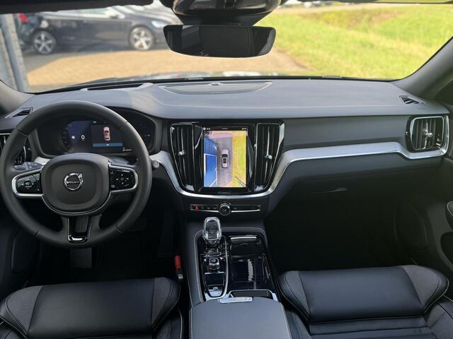 Volvo V60 2.0 T8 Plug-in hybrid AWD Ultra Dark | SOH:100% | Trekhaak | Schuif/kantel Panoramadak | Harman/Kardon | HUD | Power Seats | Memory | Extra getint glas | 360° Camera | Stoel/stuur verwarming |