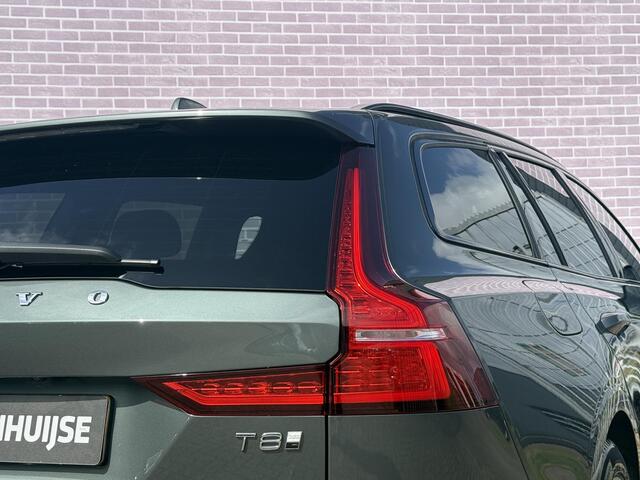 Volvo V60 2.0 T8 Plug-in hybrid AWD Ultra Dark | SOH:100% | Trekhaak | Schuif/kantel Panoramadak | Harman/Kardon | HUD | Power Seats | Memory | Extra getint glas | 360° Camera | Stoel/stuur verwarming |