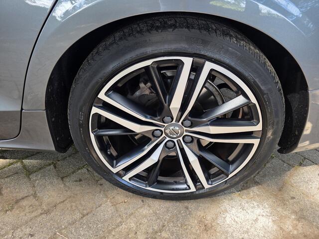 Volvo V60 2.0 T8 Twin Engine AWD R-Design