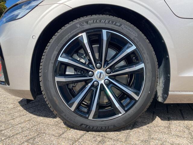 Volvo V60 2.0 T8 Plug-in hybrid AWD Plus Dark / Trekhaak / 360 camera / Harman/Kardon / Panoramadak /