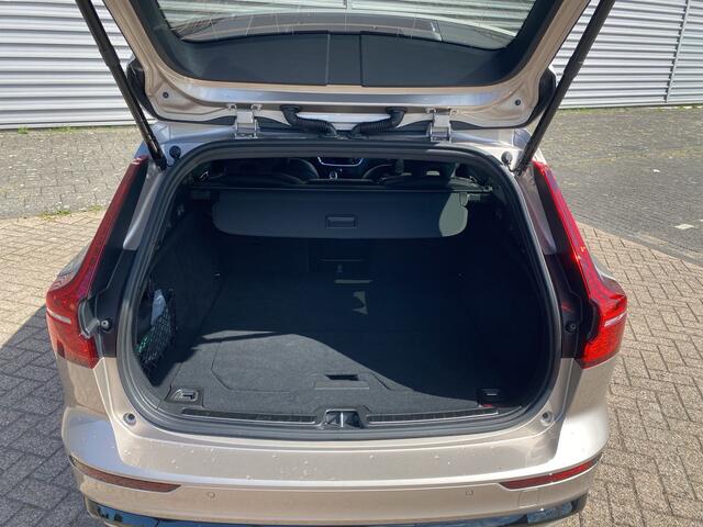 Volvo V60 2.0 T8 Plug-in hybrid AWD Plus Dark / Trekhaak / 360 camera / Harman/Kardon / Panoramadak /