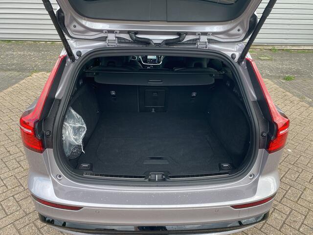 Volvo V60 2.0 T8 Plug-in hybrid AWD Plus Dark / Trekhaak / 360 camera / Harman/Kardon / Panoramadak /