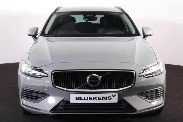 Volvo V60 T6 Recharge AWD Essential - IntelliSafe Assist - Parkeercamera achter - Verwarmde voorstoelen, stuur & achterbank - Parkeersensoren voor & achter - Extra getint glas - 18' LMV