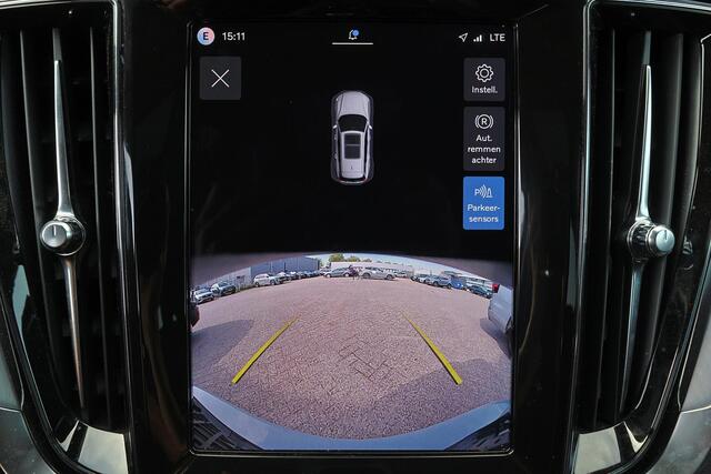 Volvo V60 T6 Recharge AWD Essential - IntelliSafe Assist - Parkeercamera achter - Verwarmde voorstoelen, stuur & achterbank - Parkeersensoren voor & achter - Extra getint glas - 18' LMV