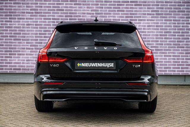 Volvo V60 2.0 T8 Plug-in Hybrid AWD Plus Dark | PHEV Long Range | Trekhaak | Sportstoelen | Panoramadak | Harman Kardon Audio | Head-up Display | 360 Graden Camera | Stoelverwarming voor en achter | Keyless Entry | Elektrische Achterklep | Elektrisch Verstelbare Voorstoelen | Cruise Control Adaptief | BLIS | Google Navigatie | Apple Carplay | Android Auto