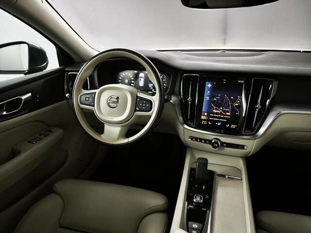 Volvo V60 2.0 B3 Momentum Business | Trekhaak | Panoramadak | Leder | Stoelverwarming |