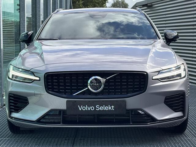 Volvo V60 2.0 T8 Plug-in hybrid AWD Plus Dark PHEV, Automaat, Panoramadak, Head-up display, 360 graden parkeercamera, Trekhaak semi elektrisch wegklapbaar, Park assist voor- en achter, Extra getinte ramen vanaf B-stijl