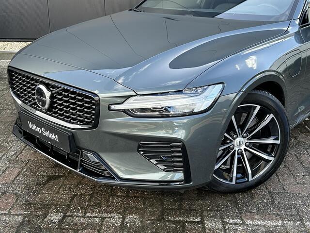 Volvo V60 2.0 T8 Plug-in hybrid AWD Plus Dark /head up display/ 360 camera /Panorama dak / trekhaak/ Harman & Kardon / Memory /