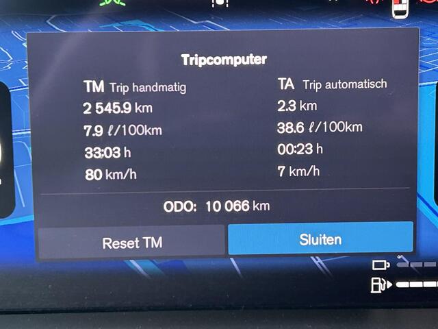 Volvo V60 2.0 T8 Plug-in hybrid AWD Plus Dark /head up display/ 360 camera /Panorama dak / trekhaak/ Harman & Kardon / Memory /