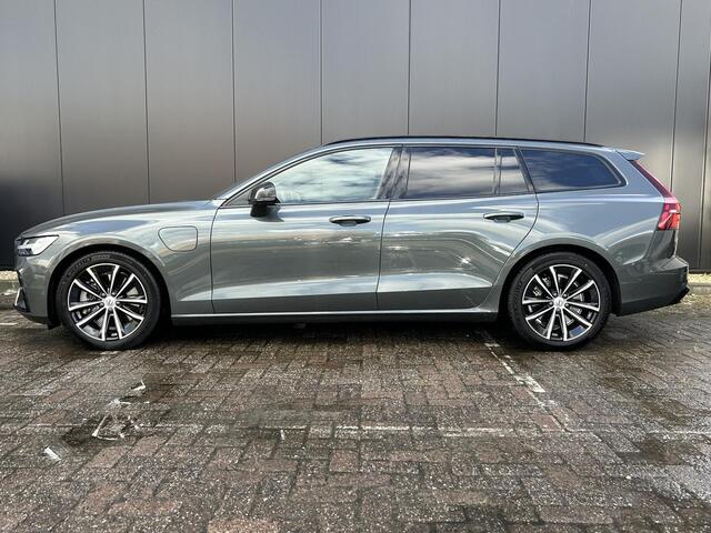 Volvo V60 2.0 T8 Plug-in hybrid AWD Plus Dark /head up display/ 360 camera /Panorama dak / trekhaak/ Harman & Kardon / Memory /