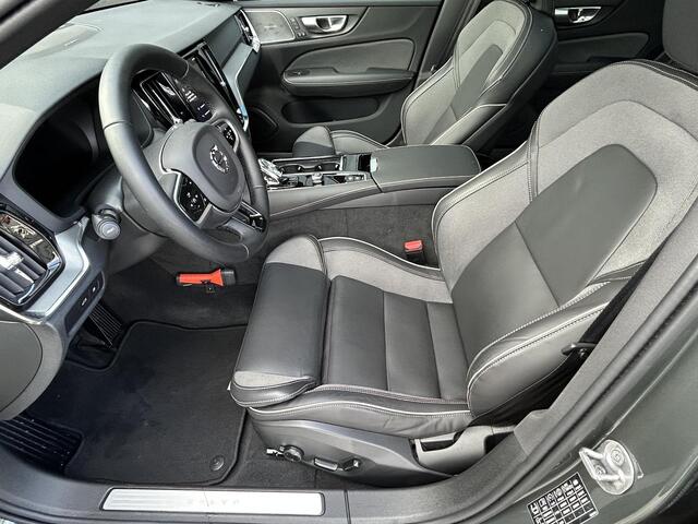 Volvo V60 2.0 T8 Plug-in hybrid AWD Plus Dark /head up display/ 360 camera /Panorama dak / trekhaak/ Harman & Kardon / Memory /