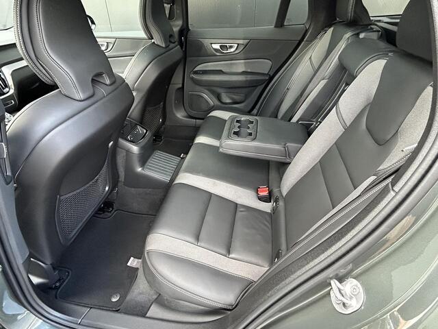 Volvo V60 2.0 T8 Plug-in hybrid AWD Plus Dark /head up display/ 360 camera /Panorama dak / trekhaak/ Harman & Kardon / Memory /