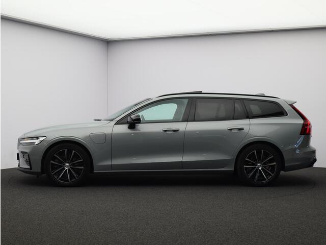 Volvo V60 2.0 T8 Plug-in hybrid AWD Plus Dark / Trekhaak / 360 Camera / Panoramadak / Head-Up Display / Harman Kardon / Elektrische Stoelen / Stoel+Stuurverwarming / BLIS /