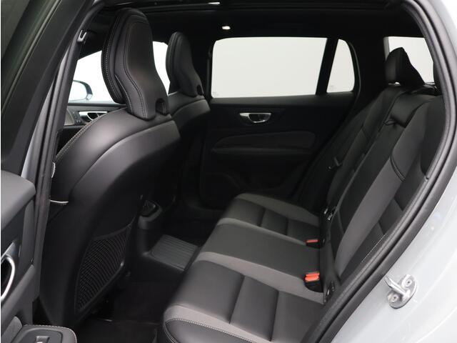 Volvo V60 2.0 T8 Plug-in hybrid AWD Plus Dark / Trekhaak / 360 Camera / Panoramadak / Head-Up Display / Harman Kardon / Elektrische Stoelen / Stoel+Stuurverwarming / BLIS /