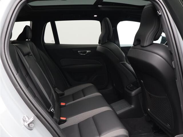 Volvo V60 2.0 T8 Plug-in hybrid AWD Plus Dark / Trekhaak / 360 Camera / Panoramadak / Head-Up Display / Harman Kardon / Elektrische Stoelen / Stoel+Stuurverwarming / BLIS /