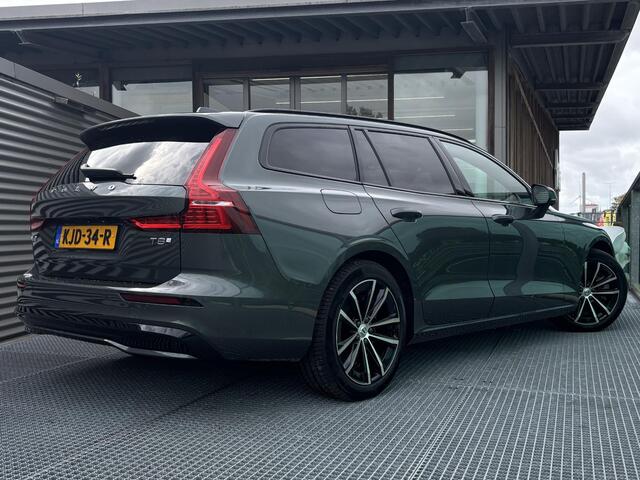 Volvo V60 2.0 T8 Plug-in hybrid AWD Plus Dark PHEV, Automaat, Panoramadak, Trekhaak semi elektrisch wegklapbaar, Head-up display, 360 graden parkeercamera,