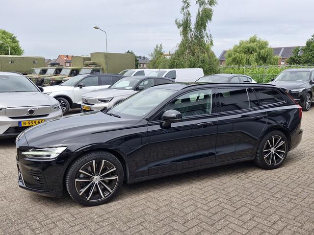 Volvo V60 T6 Plug-in hybrid AWD Plus Dark | Apple carplay | Stoel en stuurverwarming | Camera | Enz (SOH) 100 % en Leder-pakket (contourstoelen, hemelbekleding donker, luxe lederen/stof bekleding, sportstuur)