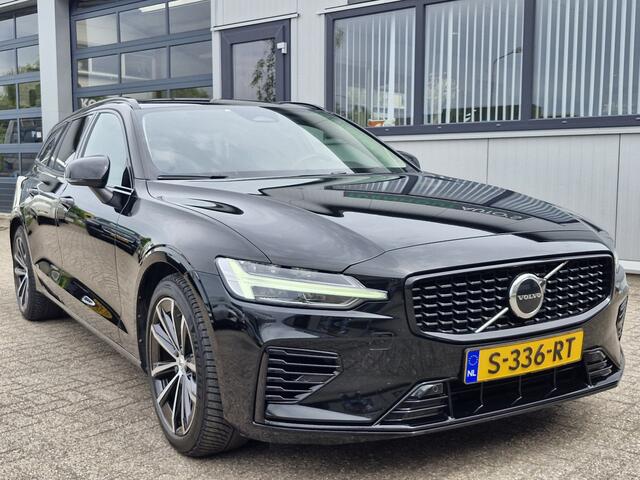 Volvo V60 T6 Plug-in hybrid AWD Plus Dark | Apple carplay | Stoel en stuurverwarming | Camera | Enz (SOH) 100 % en Leder-pakket (contourstoelen, hemelbekleding donker, luxe lederen/stof bekleding, sportstuur)
