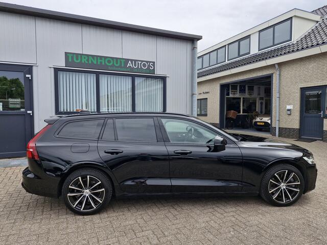 Volvo V60 T6 Plug-in hybrid AWD Plus Dark | Apple carplay | Stoel en stuurverwarming | Camera | Enz (SOH) 100 % en Leder-pakket (contourstoelen, hemelbekleding donker, luxe lederen/stof bekleding, sportstuur)